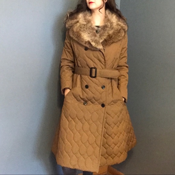 🔻SOLD🔻Vintage Trench w/ Fur Collar - Picture 3 of 8